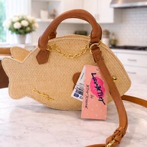 Fish-Shaped Straw Crossbody Bag in Natural/Tan